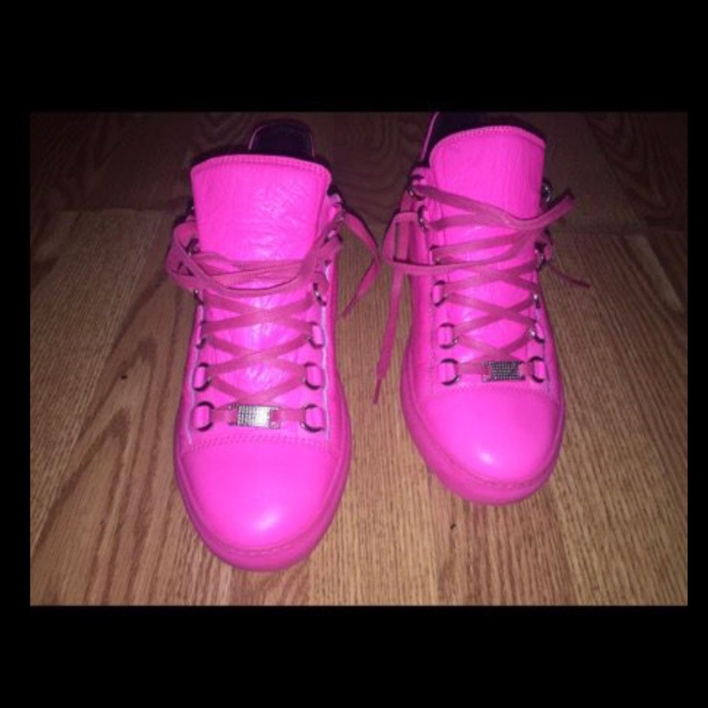Woman’s sneakers